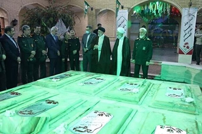 دیدار رئیس جمهور با خانواده شهدای خان طومان در پارک موزه ساری 