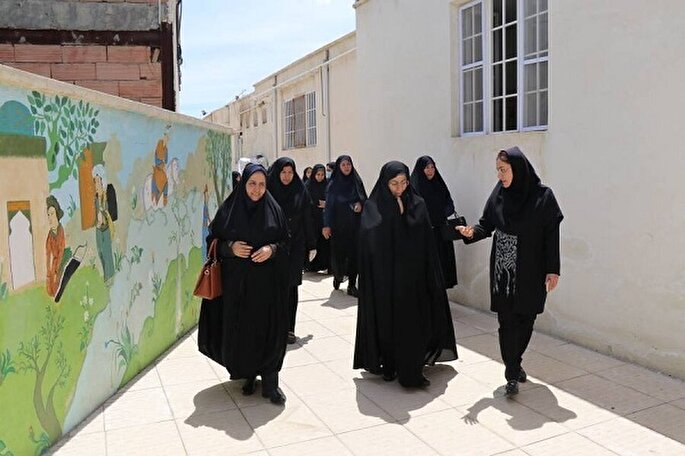 مسئول بسیج جامعه زنان آذربایجان غربی از مرکز درمان بیماران روانی مزمن در ارومیه بازدید کرد