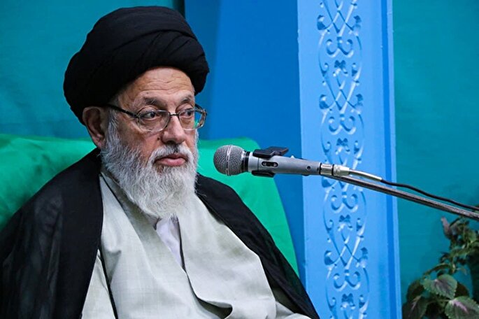 دشمن عفت اجتماعی را هدف قرار داده است