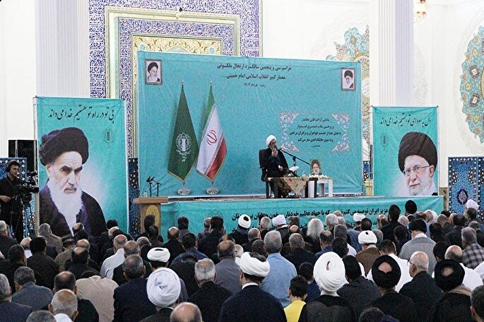 امام خمینی(ره) الگوی فقیهان و عارفان است