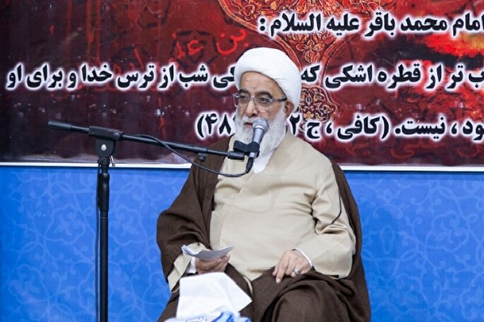 علم و تقوا توسط حوزه‌های علمیه در جامعه منتشر شود