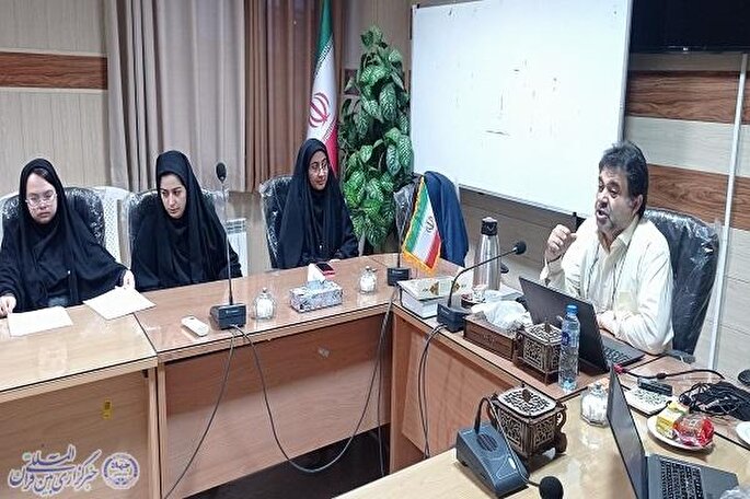 تبدیل یقین به شک از مؤلفه‌های جنگ نرم است + عکس