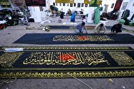 آماده‌سازی پرچم‌های سیاه به مناسبت آغاز ماه محرم در حرم علوی + عکس