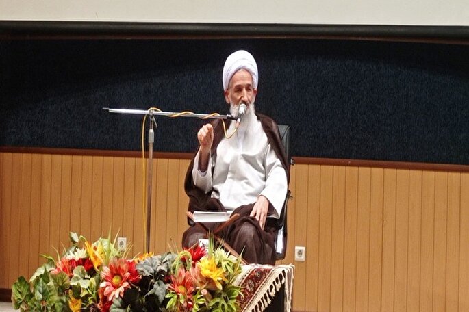 قیام امام حسین(ع) راهنمای رهایی از حکومت ظالمان است