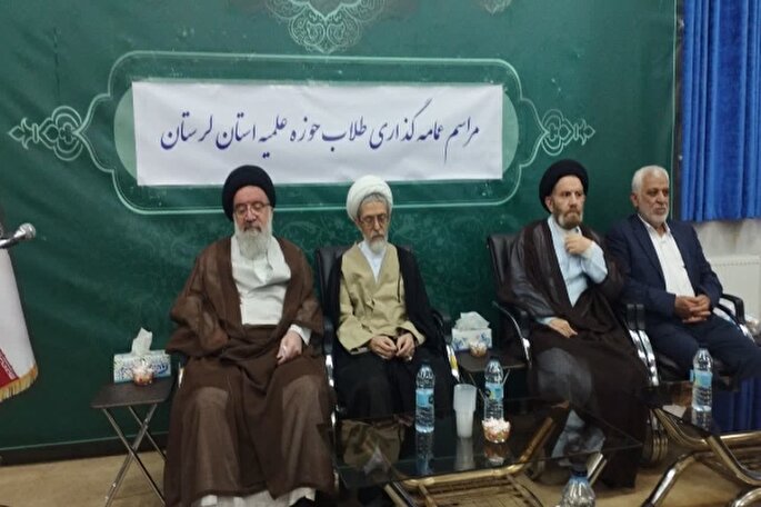 روحانیون روشنگری را در جامعه تبلیغ کنند