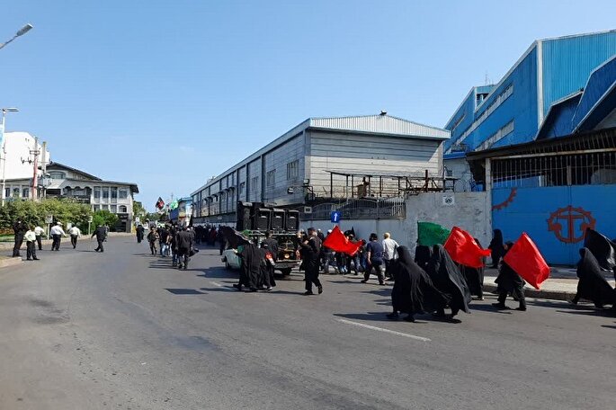 استقبال مردم بندر انزلی از پیاده‌روی جاماندگان اربعین + عکس