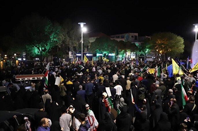 خوشحالی مردم تبریز در پی حمله موشکی ایران به اسرائیل