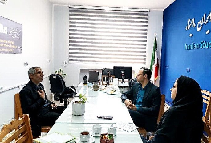 اشعار آیینی و حماسی ابزار خوبی برای تبیین ارزش‌های ملی