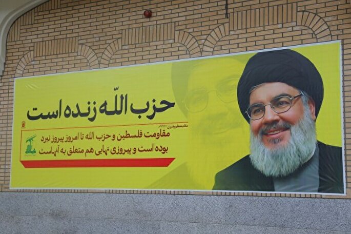 عکس | یادمان شهید سیدحسن نصرالله در حرم مطهر بانوی کرامت