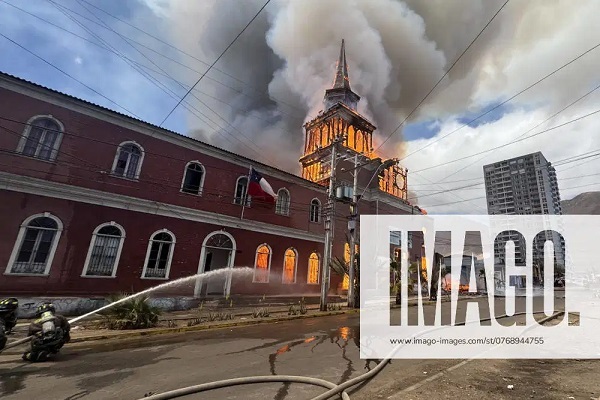 آتش‌سوزی گسترده در کلیسای تاریخی شیلی  + فیلم