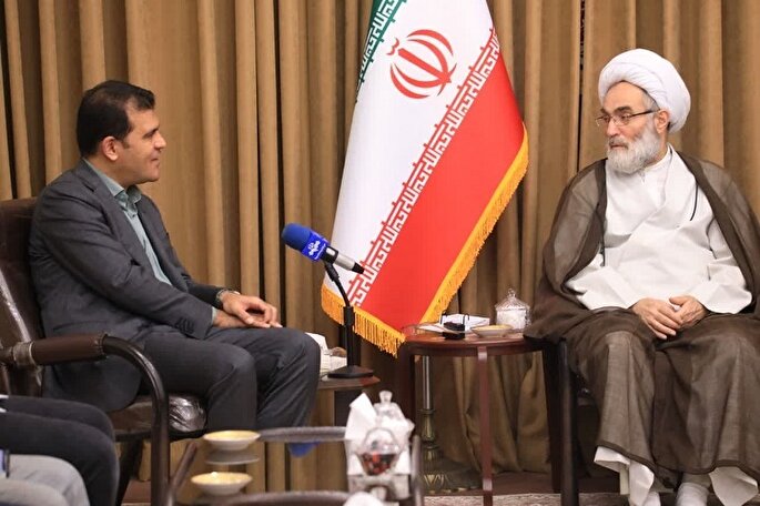 نخبگان در مراکز دانش‌بنیان حمایت شوند