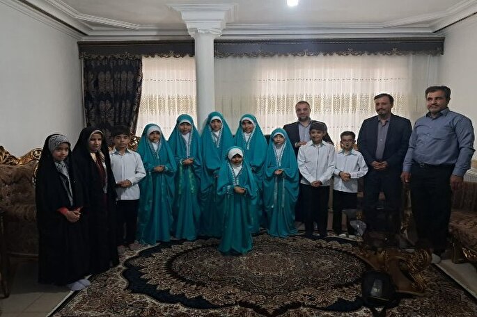 تجلیل از نخبه قرآنی و حافظ روشندل همدانی + عکس