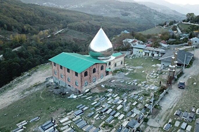 بسیاری از بقاع متبرکه مازندران در روستاها و مناطق جنگلی وجود دارند