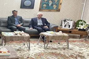 ادای احترام استاندار خراسان‌شمالی به مادر شهیدان احمدی