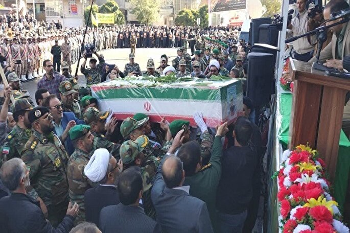 فیلم | تشییع پیکر شهید مدافع وطن «مهدی نقوی» در بروجرد