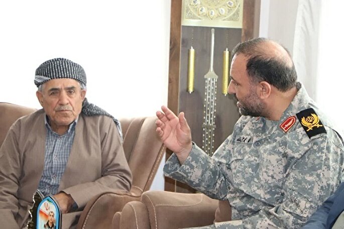 فرمانده سپاه سردشت با خانواده شهید رحیمی دیدار کرد