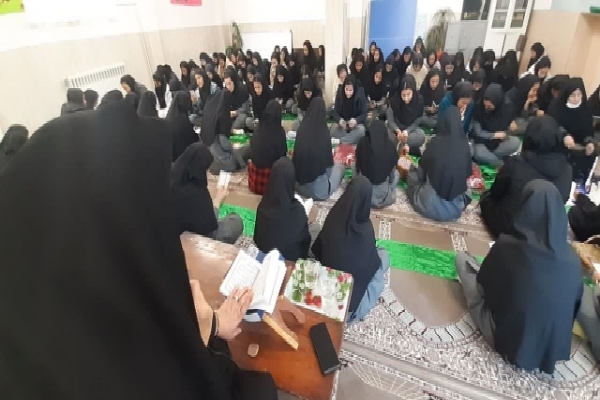 قرائت زیارت عاشورا در دبیرستان نور اردبیل