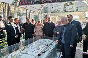 عکس | ادای احترام وزیر کشور به شهدای کرمانشاه