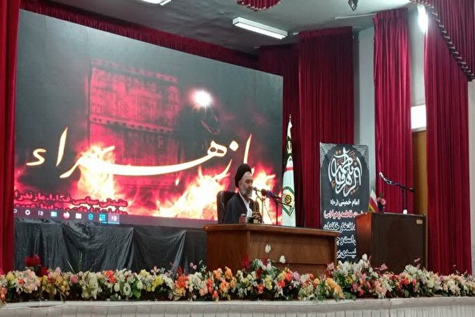 نماز انسان را از من‌الخلق به الی‌الحق عروج می‌دهد