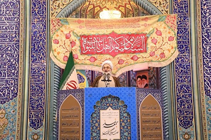 دشمن به دنبال تقدس‌زدایی از نقش زن و مادر است