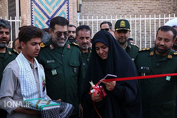 نمایشگاه دستاوردهای قرارگاه فرهنگی و هنری سپاه در یزد گشایش یافت