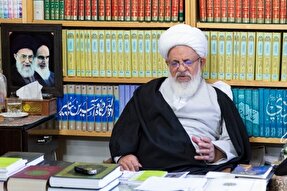 آینده‌نگری امام خمینی(ره) در امور مختلف را مدنظر قرار دهیم