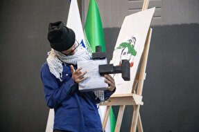 نمایش «قلم روی مین» توسط هنرمند توان‌یاب مهریزی اجرا شد