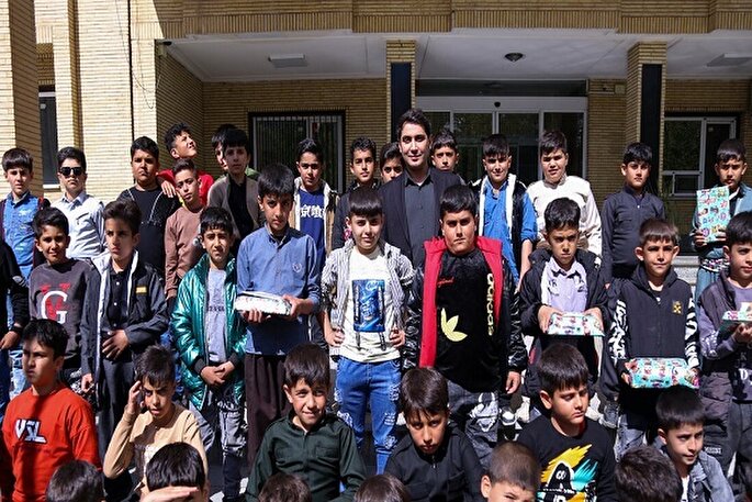دلجویی استاندار کردستان از دانش‌آموزان روستای کرجو