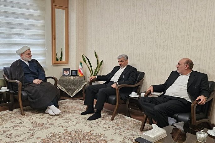 سطح علمی معلمان و دانش‌آموزان ارتقا یابد