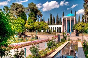 سعدی عقل را با حکمت و شرع درآمیخت