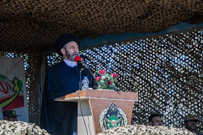 مقابل دشمن باید رجز خواند نه روضه