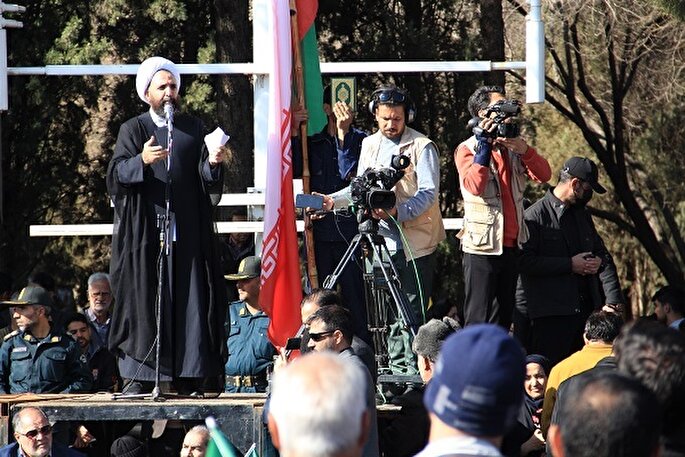 لزوم ولایتمداری و حفظ وحدت ملی