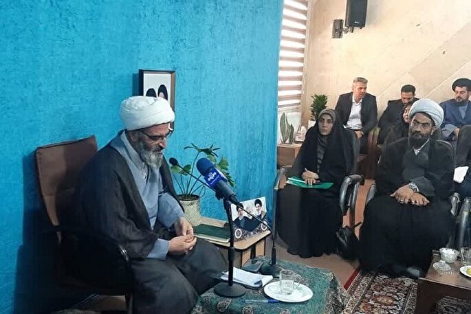 ترویج معارف اهل بیت(ع) محور برنامه‌های دهه کرامت باشد