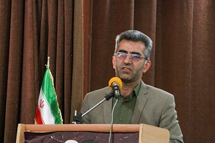 معلمان الگوی رفتار و ادب برای جامعه هستند