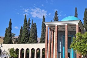 چه کسی لقب استاد سخن را به سعدی داد