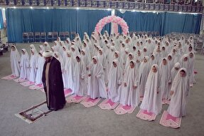 جشن تکلیف ۱۲۰ دانش‌آموز دختر در حسینیه ثارالله خرم‌آباد برگزار شد