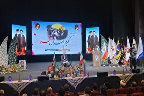 خانواده شهدا در ترویج روحیه ایثار و فداکاری نقش مؤثری دارند