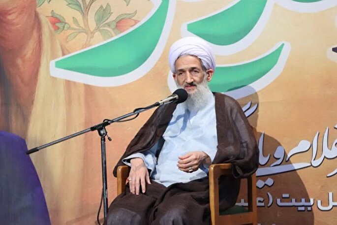 فرزندانتان را غدیری و عاشورایی تربیت کنید