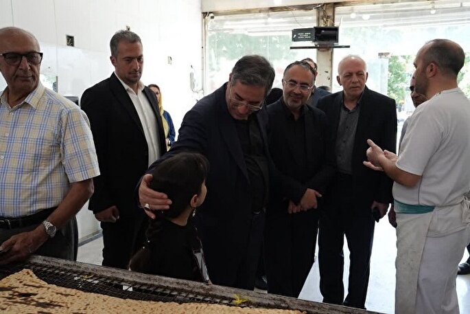 استاندار آذربایجان‌غربی از نانوایی‌ها در ارومیه بازدید کرد