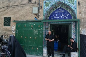 سوگواران حسین(ع) در حسینیه سادات اخوی