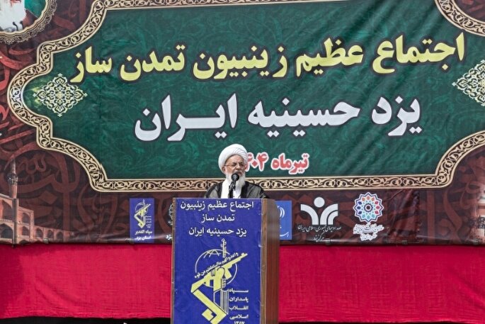 وحدت ملی و تبعیت از رهبری راه مقابله با توطئه‌های دشمن است