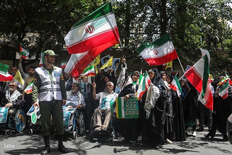 تجمع اعتراضی خانواده شهدا و ایثارگران در محکومیت حملات رژیم صهیونیستی و آمریکا