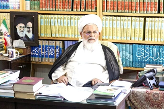 تبیین مبانی امام(ره) تضمین‌کننده تداوم انقلاب در مسیر اصلی است