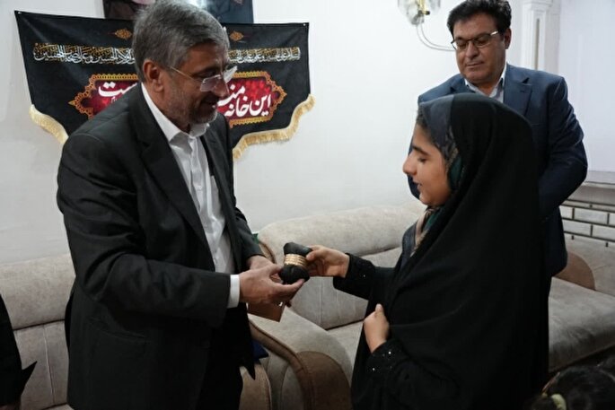 شهیدان الهام‌بخش ایمان، غیرت و ایستادگی در جامعه هستند