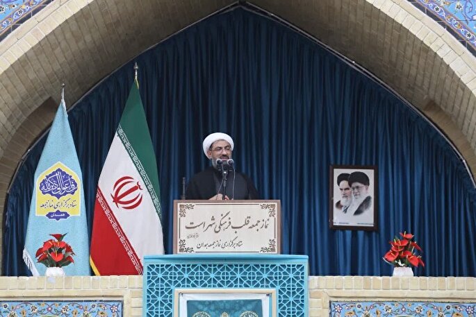 تقوای مسئولان توجه به مردم است