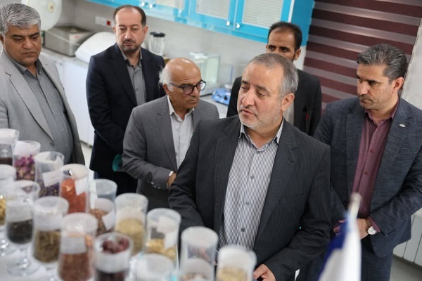 بازدید سیدمحمدرضا هاشمی، استاندار خراسانجنوبی از مجتمع تحقیقات گیاهان دارویی استان بازدید سیدمحمدرضا هاشمی، استاندار خراسانجنوبی از مجتمع تحقیقات گیاهان دارویی استان