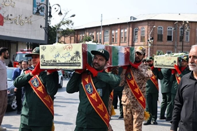 تشییع پیکر مطهر دو شهید تازه‌تفحص‌شده در ارومیه