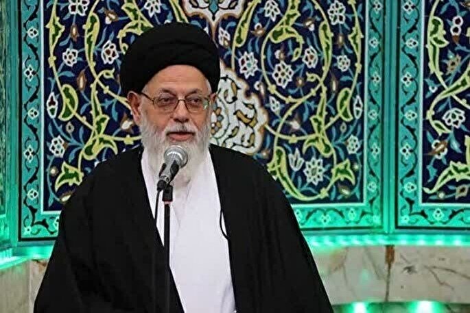 صبر و انس با قرآن رمز استحکام خانواده و جامعه است