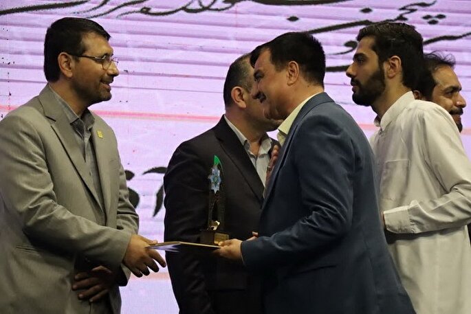 عکس | تجلیل از برترین‌های جشنواره قرآن و عترت دانشجومعلمان دانشگاه فرهنگیان در ساری