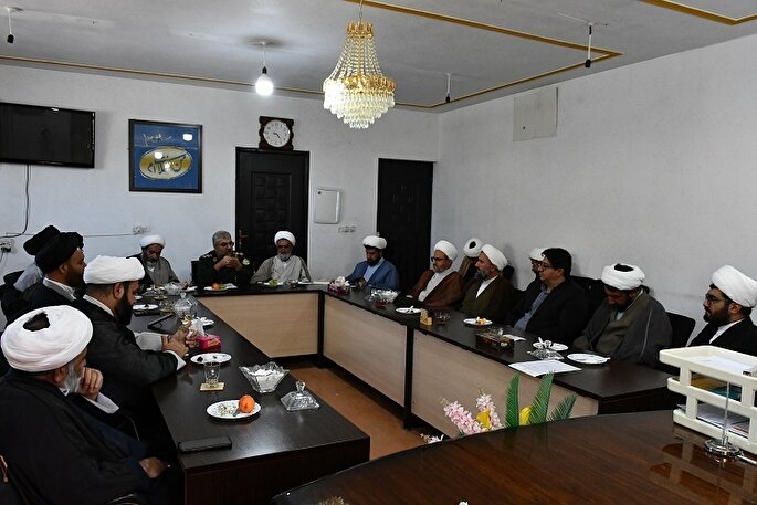 ضرورت بازخوانی نقش روحانیت در هفته دفاع مقدس